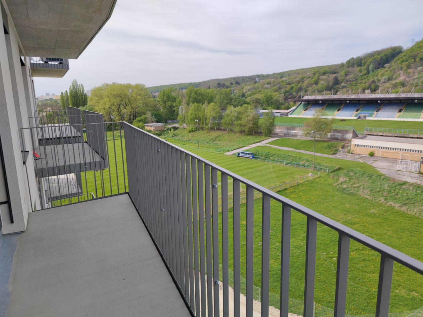 Prenájom 2 izb apartmán s parkovaním v novostavbe – BA Dubravka