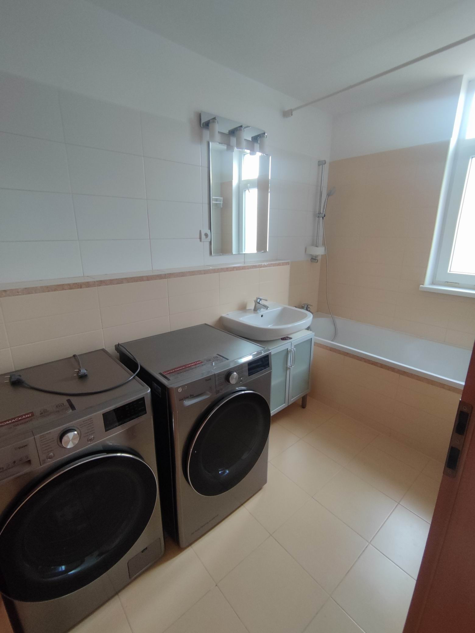 PRENÁJOM krásny 4izb rodinný dom, BA III Rubínová ul.