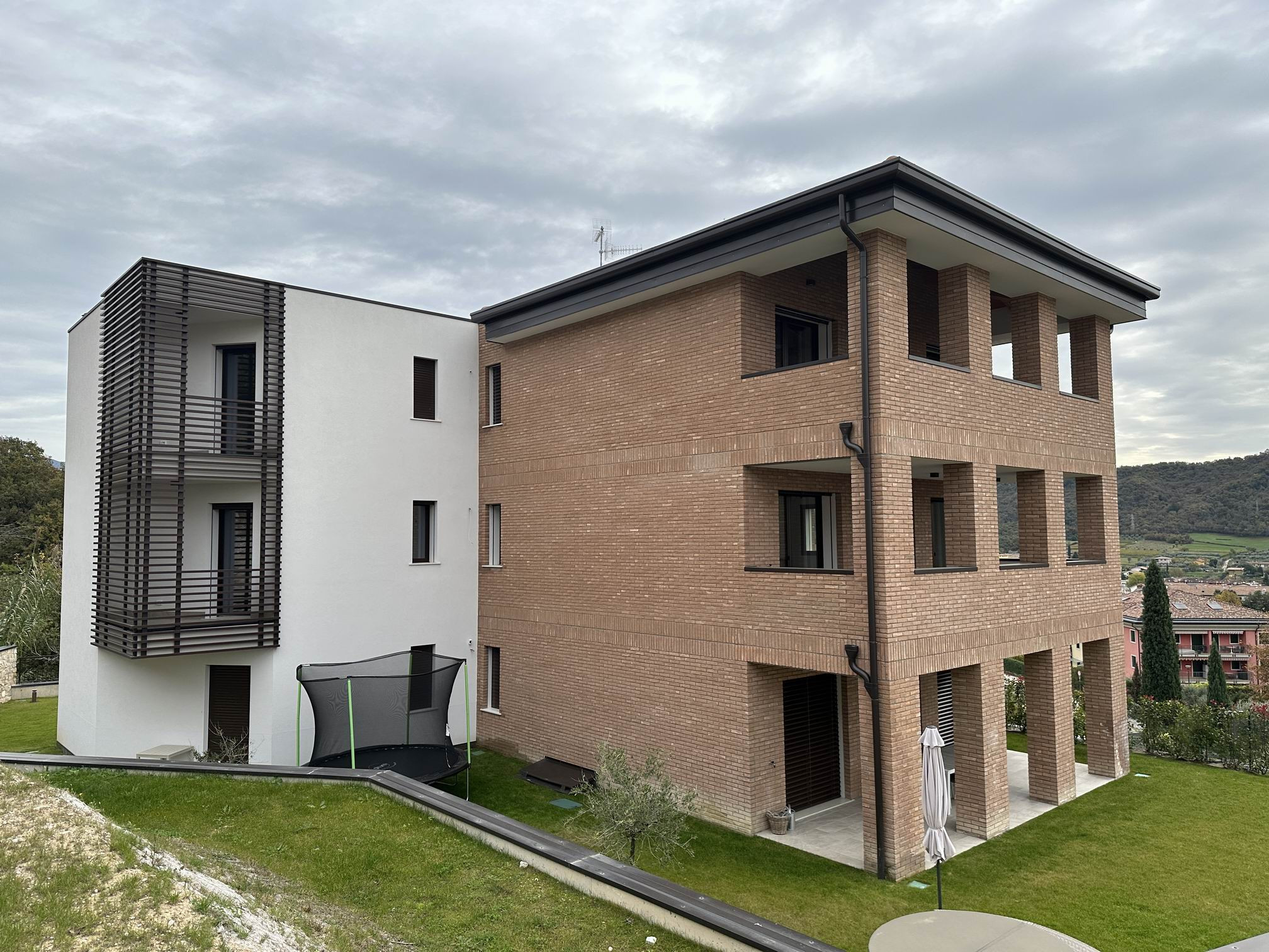 Predaj 2 izbových výnimočných apartmánov Taliansko Garda