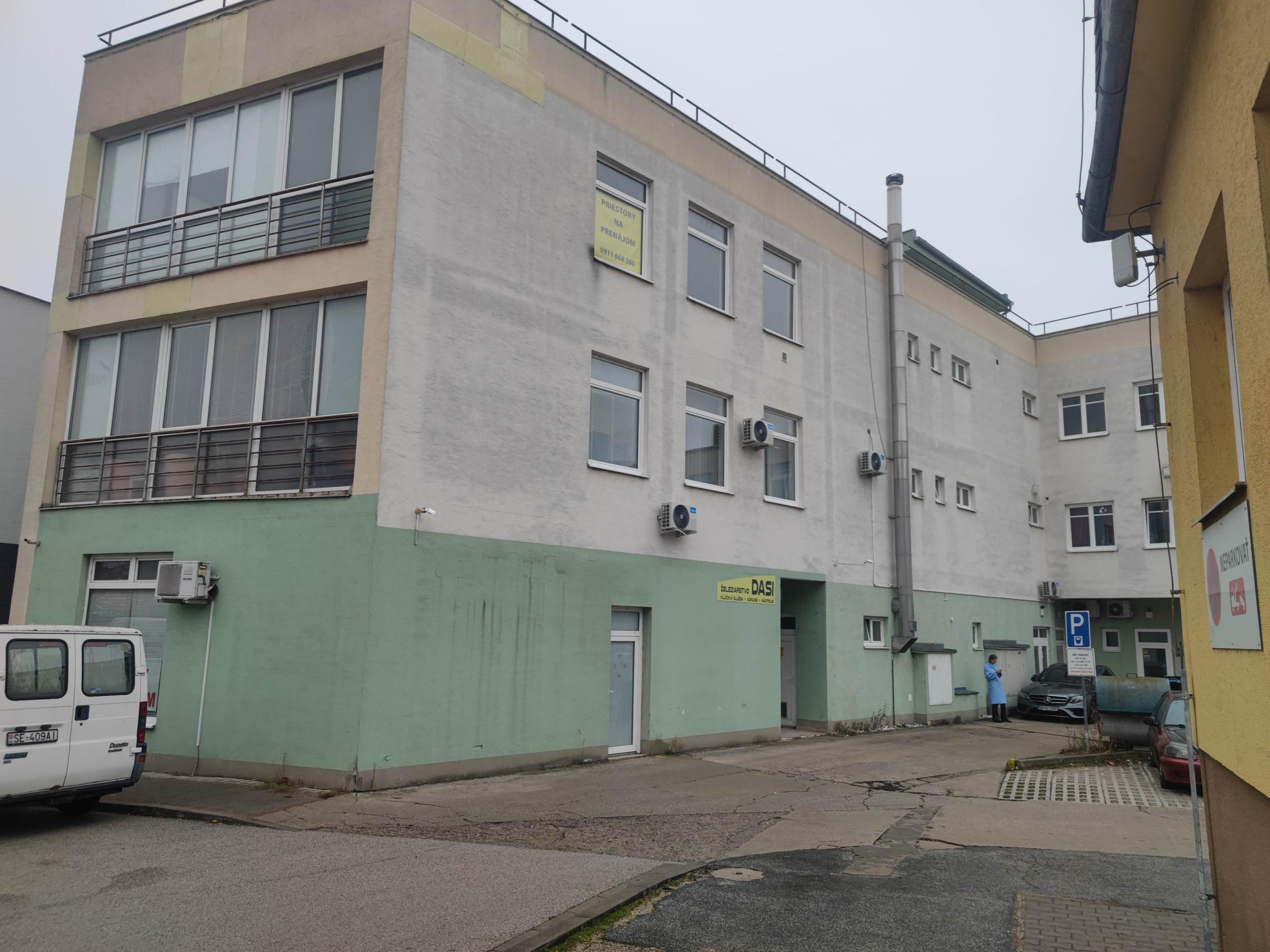 Predaj budovy pre obchod a služby centrum Senice