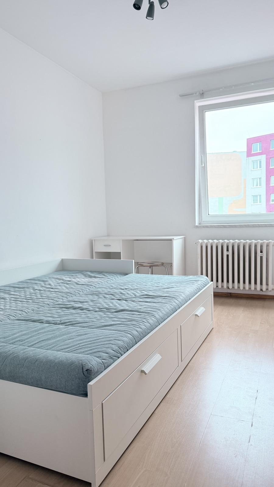 Predaj priestranný 3 izb podkrovný byt s krbom a garážou