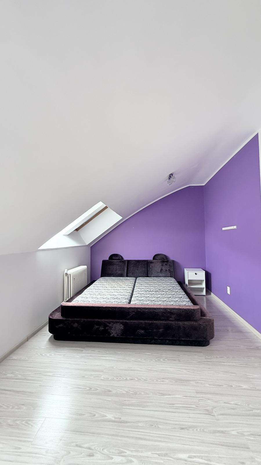 Predaj priestranný 3 izb podkrovný byt s krbom a garážou