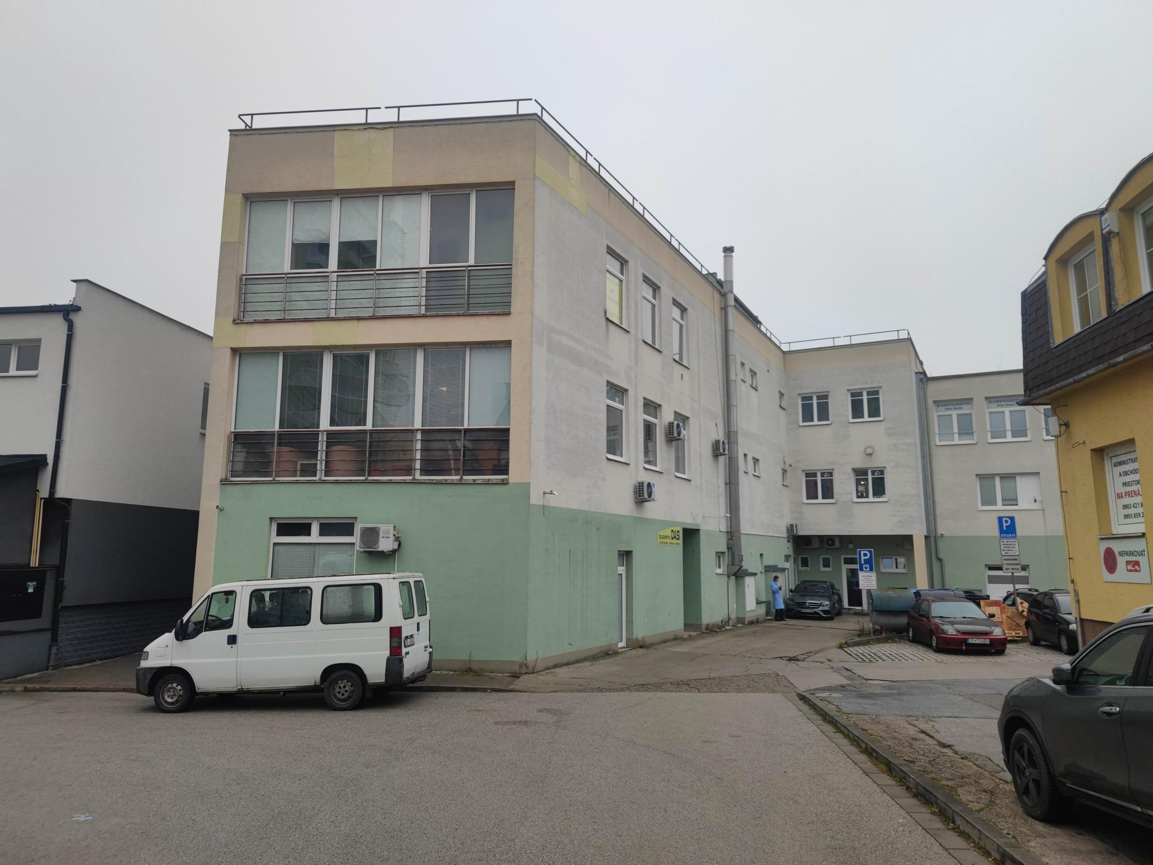 Predaj budovy pre obchod a služby centrum Senice