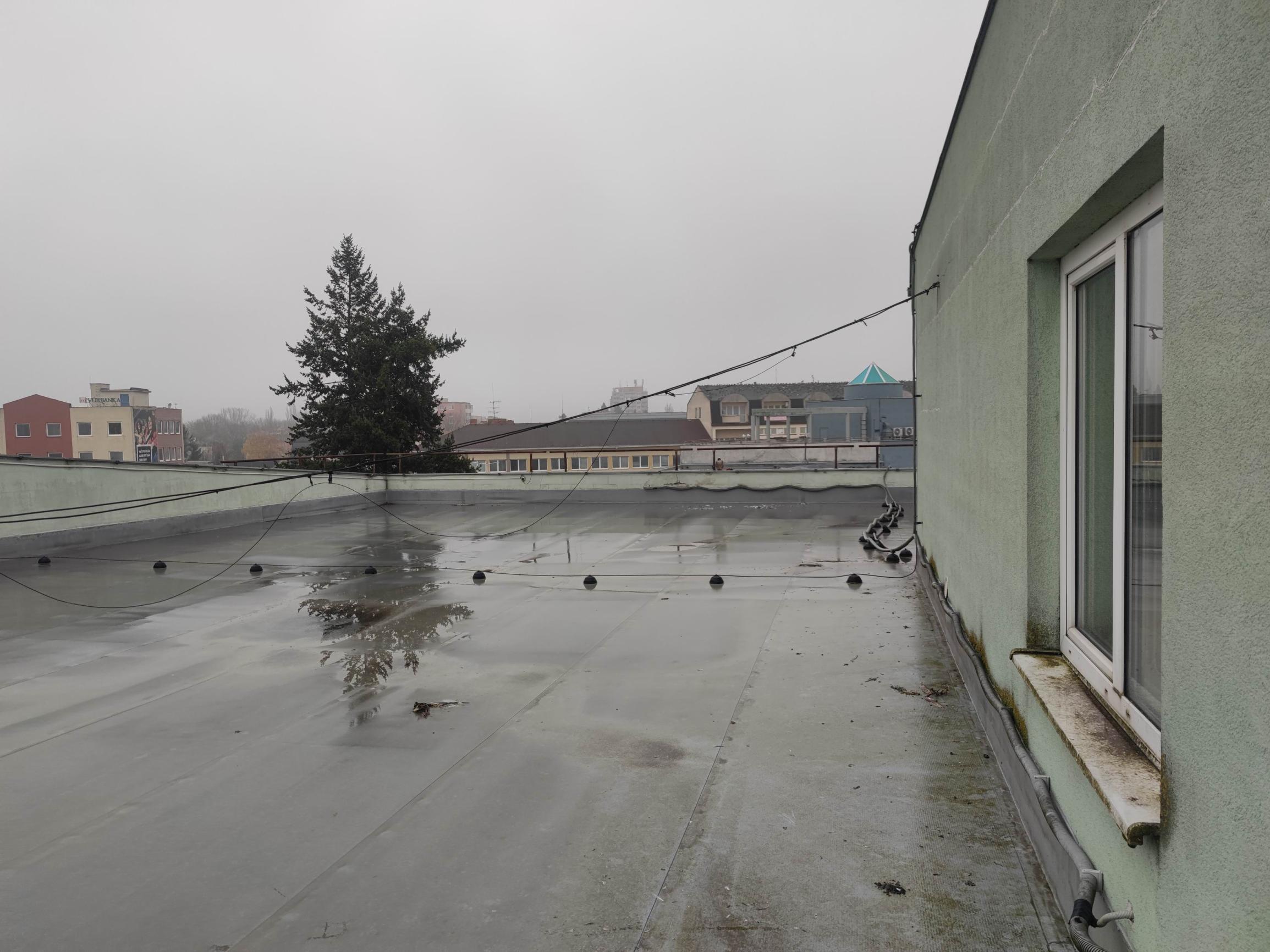 Predaj budovy pre obchod a služby centrum Senice