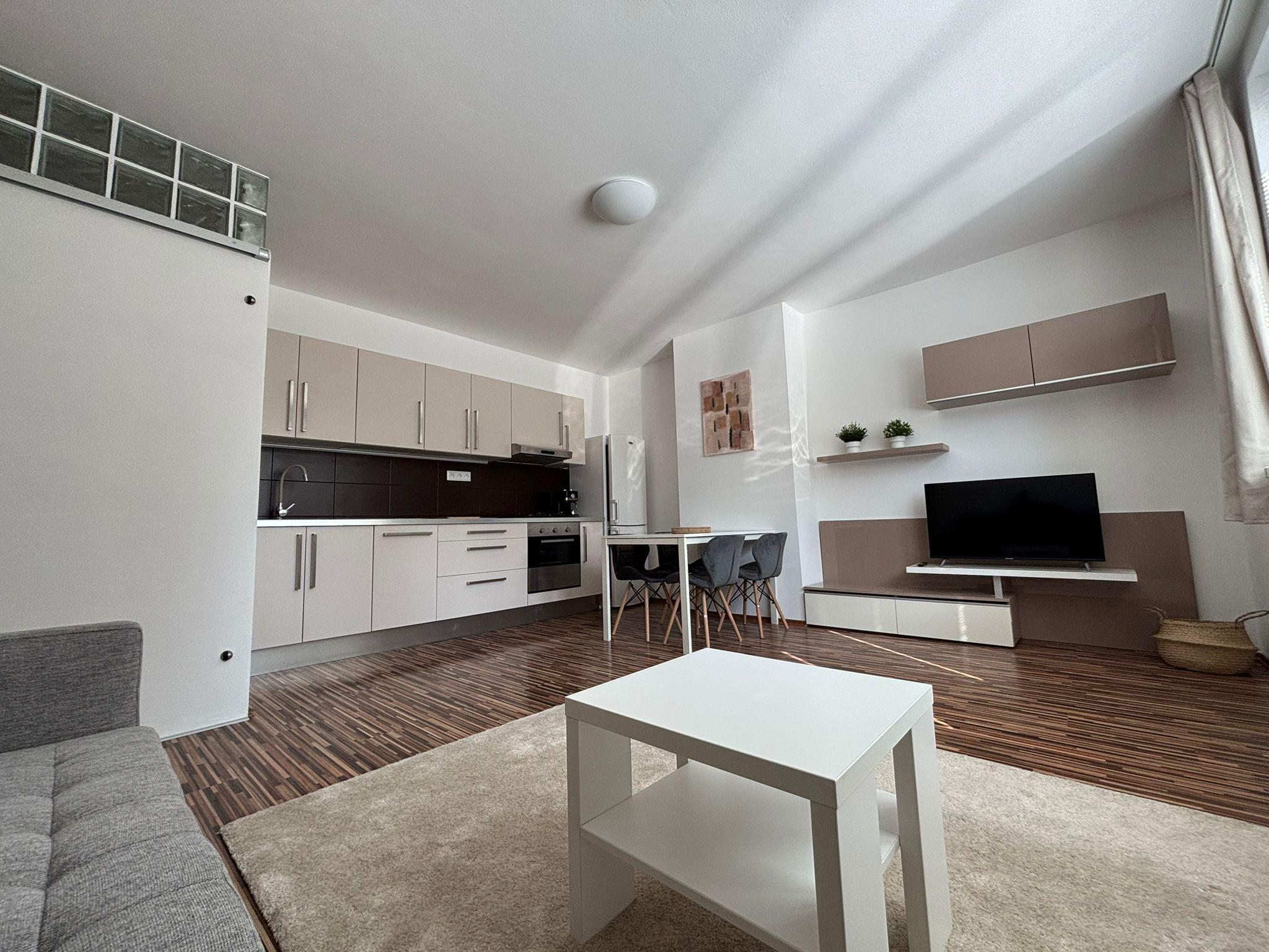 Prenájom príjemný 2izb byt BA Centrum pri Horskom parku