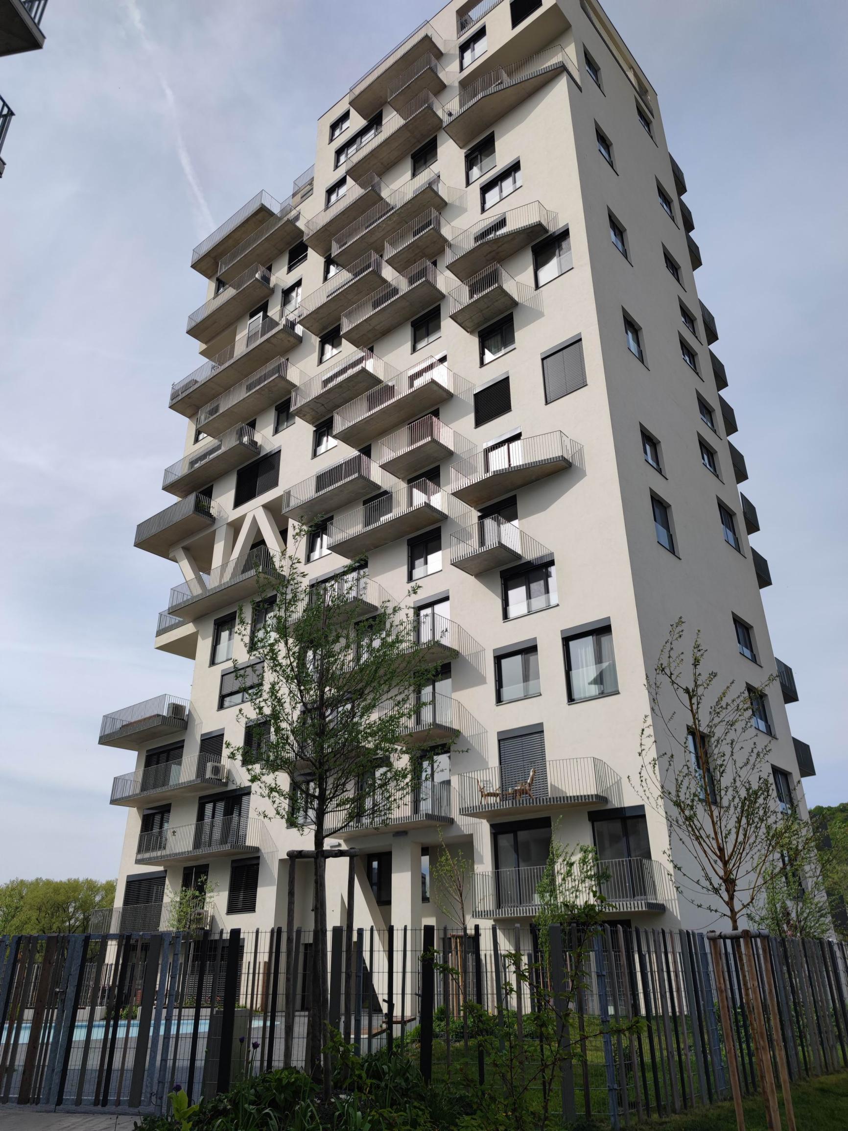 Prenájom 2 izb apartmán s parkovaním v novostavbe – BA Dubravka