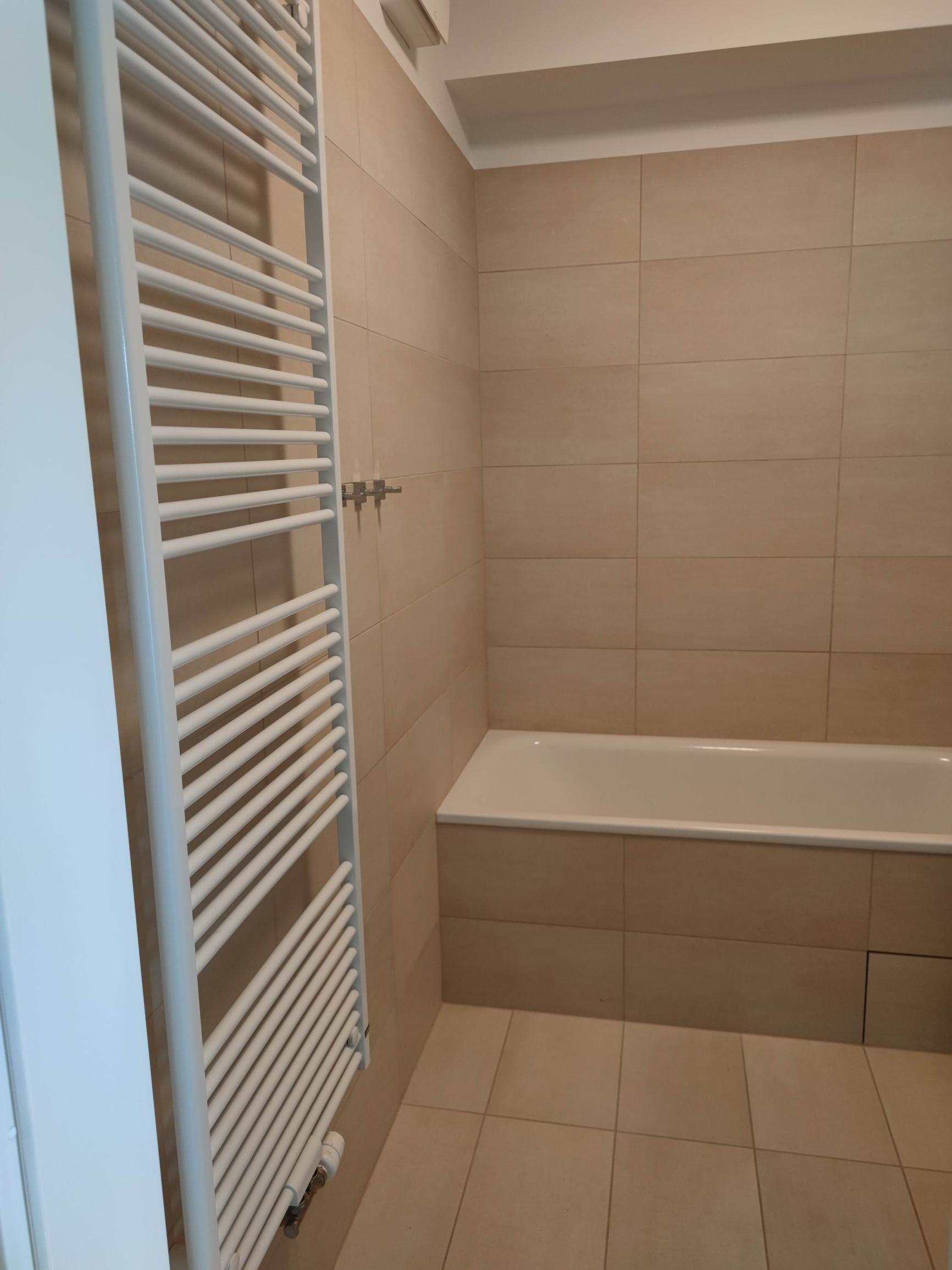 Prenájom 2 izb apartmán s parkovaním v novostavbe – BA Dubravka