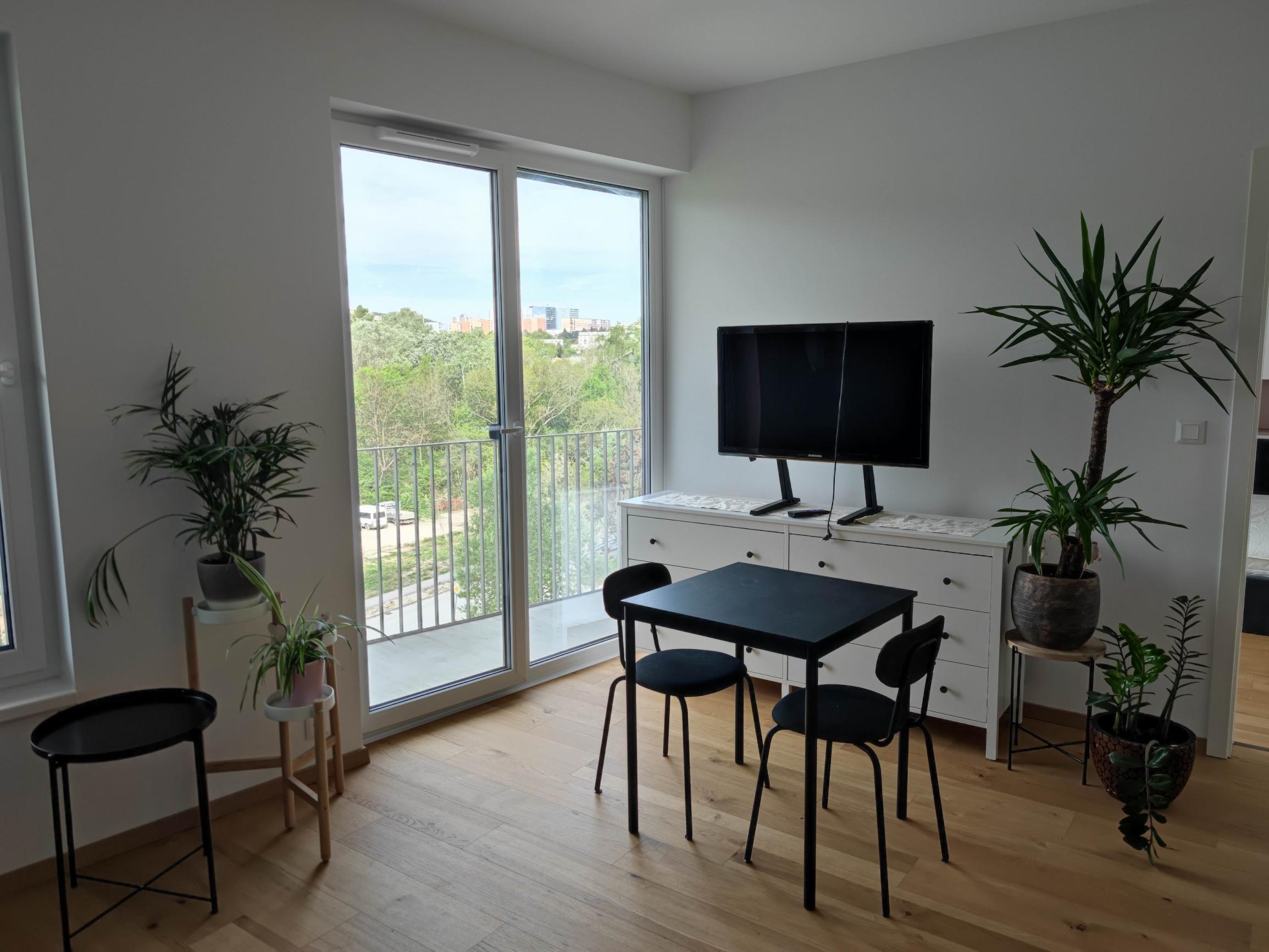 Prenájom 2 izb apartmán s parkovaním v novostavbe – BA Dubravka