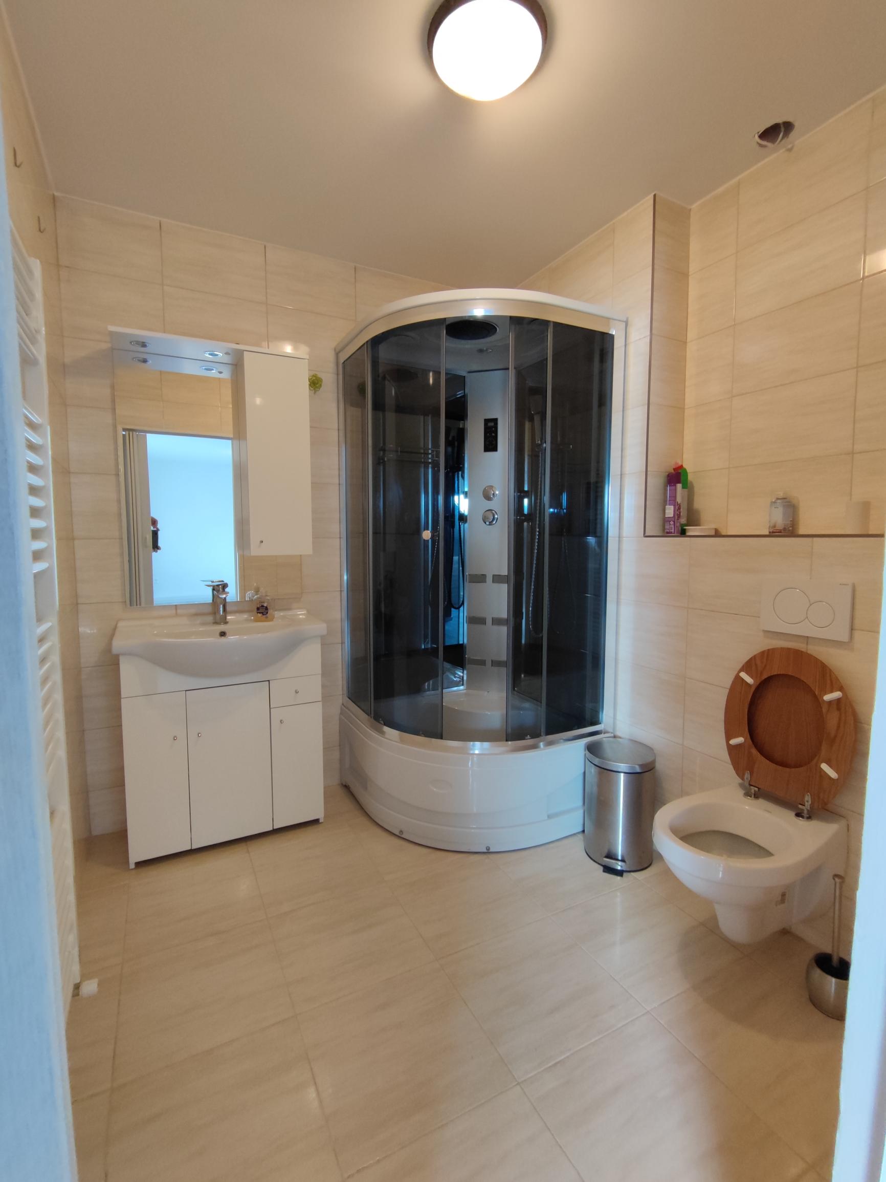 Predaj rodinného domu 180m2+záhrada - Bratislava II