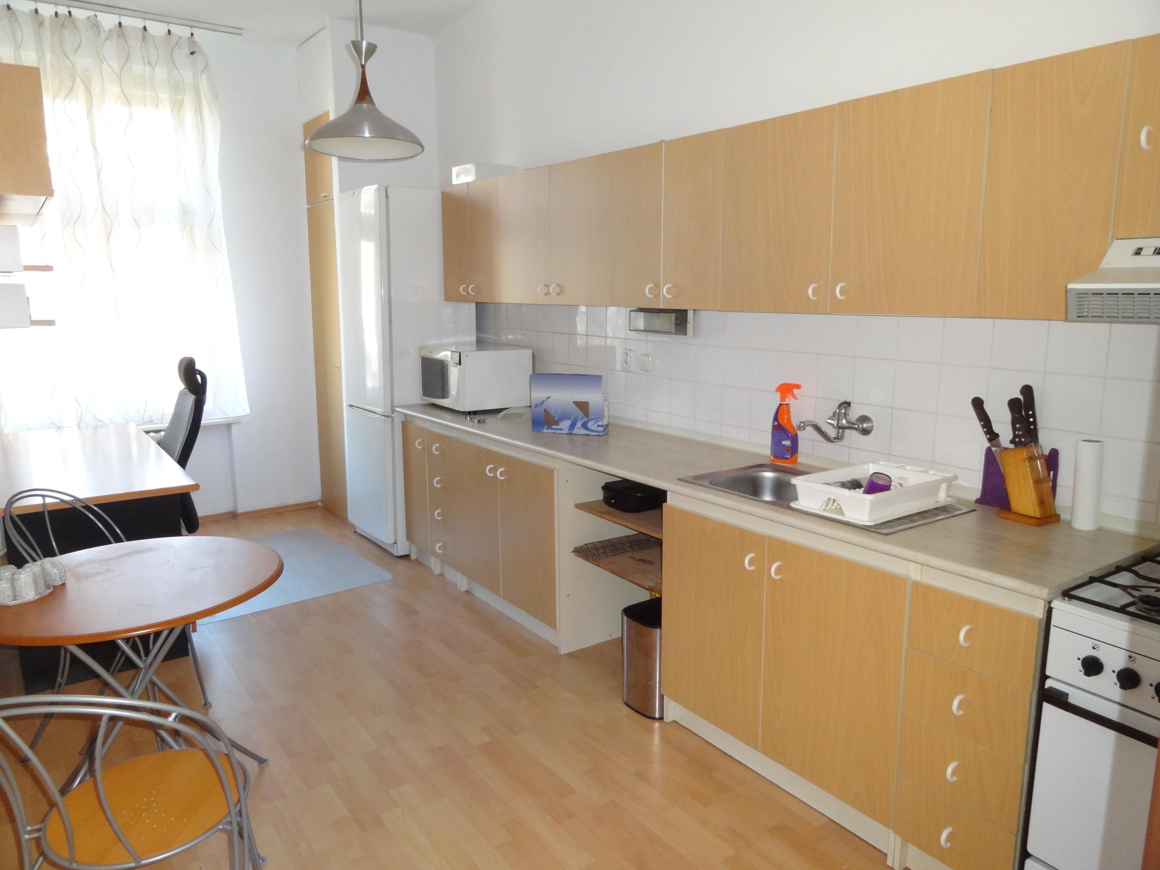 Prenájom priestranného 1 izb. bytu v centre BA s parkovaním