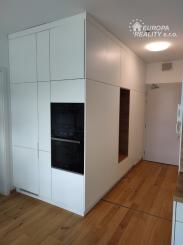 Prenájom 2 izb apartmán s parkovaním v novostavbe – BA Dubravka