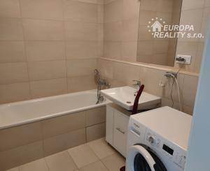 Prenájom 2 izb apartmán s parkovaním v novostavbe – BA Dubravka