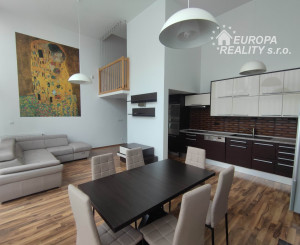 PRENÁJOM krásny 4izb rodinný dom, BA III Rubínová ul.