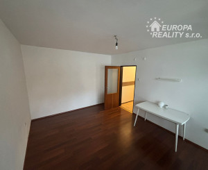 Prenájom príjemného 2 izb bytu v centre BA (pri HRADE)