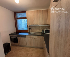 Prenájom príjemného 2 izb bytu v centre BA (pri HRADE)