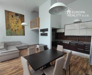 PRENÁJOM krásny 4izb rodinný dom, BA III Rubínová ul.