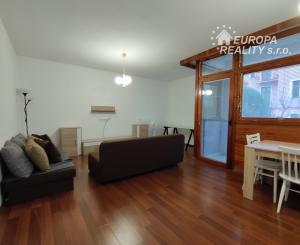 Prenájom 2 izb bytu v centre BA