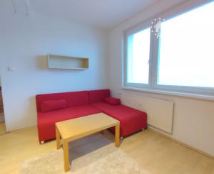 Prenájom veľký zariadený 1 izb. byt v Bratislave