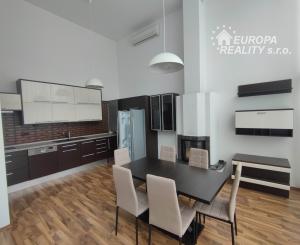 PRENÁJOM krásny 4izb rodinný dom, BA III Rubínová ul.