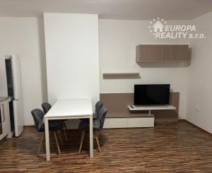 Prenájom príjemný 2izb byt BA 1 pri Horskom parku