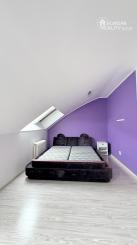 Predaj priestranný 3 izb podkrovný byt s krbom a garážou