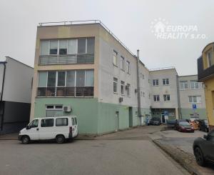 Predaj budovy pre obchod a služby centrum Senice