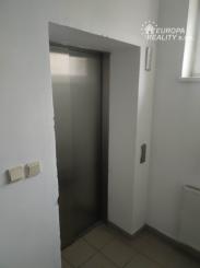 Predaj budovy pre obchod a služby centrum Senice