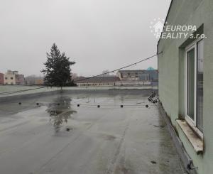 Predaj budovy pre obchod a služby centrum Senice