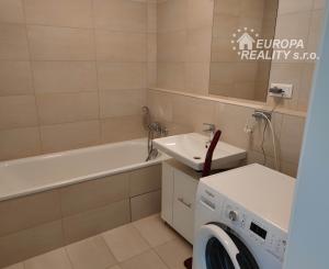 Prenájom 2 izb apartmán s parkovaním v novostavbe – BA Dubravka