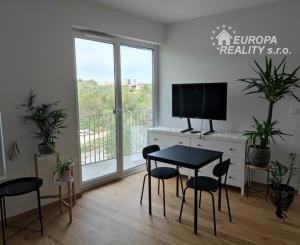 Prenájom 2 izb apartmán s parkovaním v novostavbe – BA Dubravka