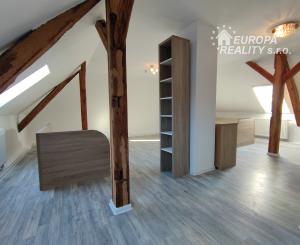 Predaj rodinného domu 180m2+záhrada - Bratislava II
