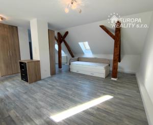 Predaj rodinného domu 180m2+záhrada - Bratislava II