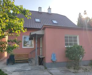 Predaj rodinného domu 180m2+záhrada - Bratislava II