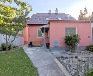 Predaj rodinného domu 180m2+záhrada - Bratislava II