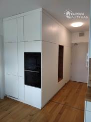 Prenájom 2 izb apartmán s parkovaním v novostavbe – BA Dubravka