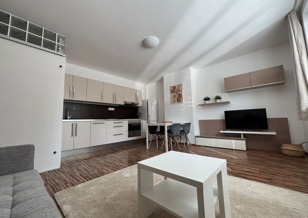 Prenájom príjemný 2izb byt BA Centrum pri Horskom parku