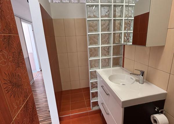 Prenájom príjemný 2izb byt BA Centrum pri Horskom parku