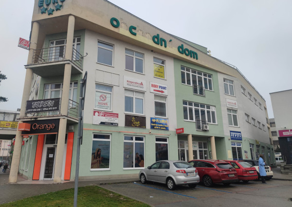 Predaj budovy pre obchod a služby centrum Senice