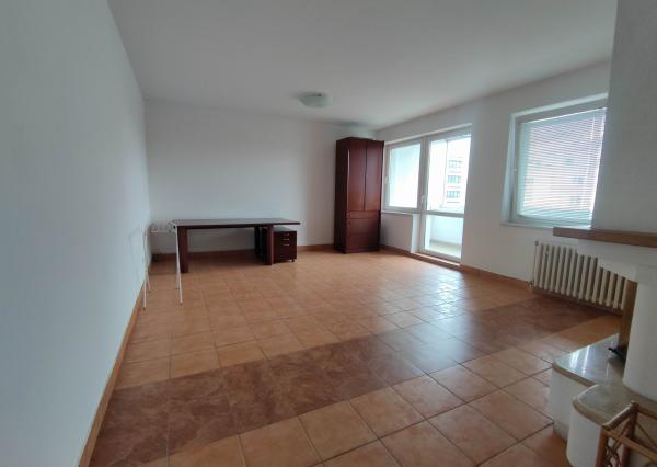 Predaj priestranný 3 izb podkrovný byt s krbom a garážou