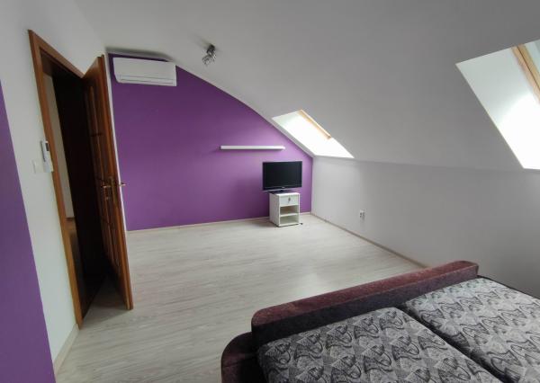 Predaj priestranný 3 izb podkrovný byt s krbom a garážou