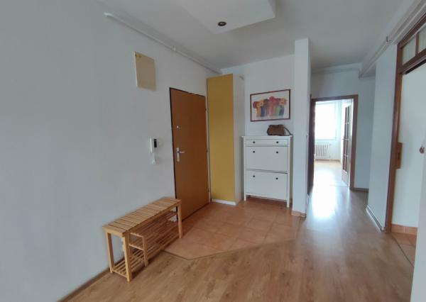 Predaj priestranný 3 izb podkrovný byt s krbom a garážou