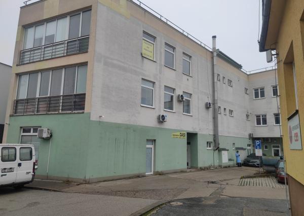 Predaj budovy pre obchod a služby centrum Senice