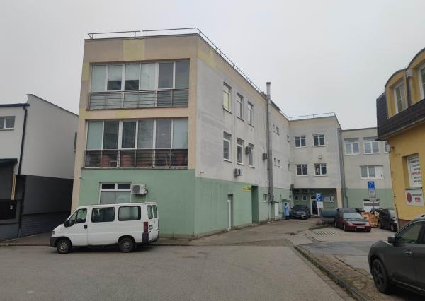 Predaj budovy pre obchod a služby centrum Senice