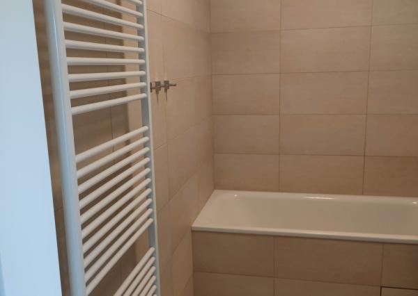 Prenájom 2 izb apartmán s parkovaním v novostavbe – BA Dubravka