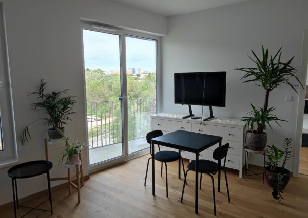 Prenájom 2 izb apartmán s parkovaním v novostavbe – BA Dubravka