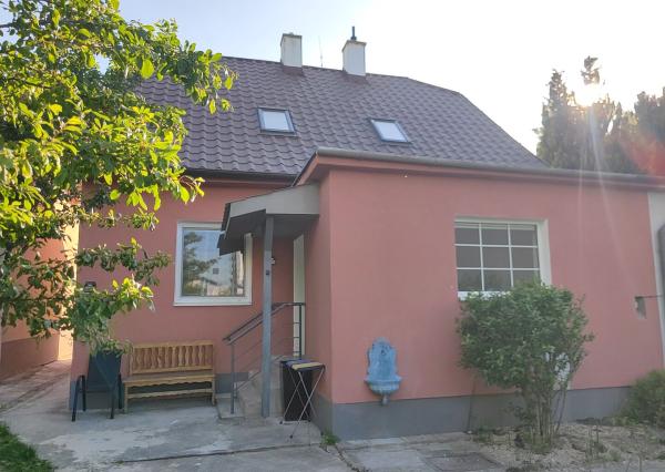 Predaj rodinného domu 180m2+záhrada - Bratislava II